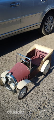 Детский педальный автомобиль (фото #1)
