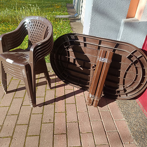 Plastikust laud ja toolid (4 foto / 10)
