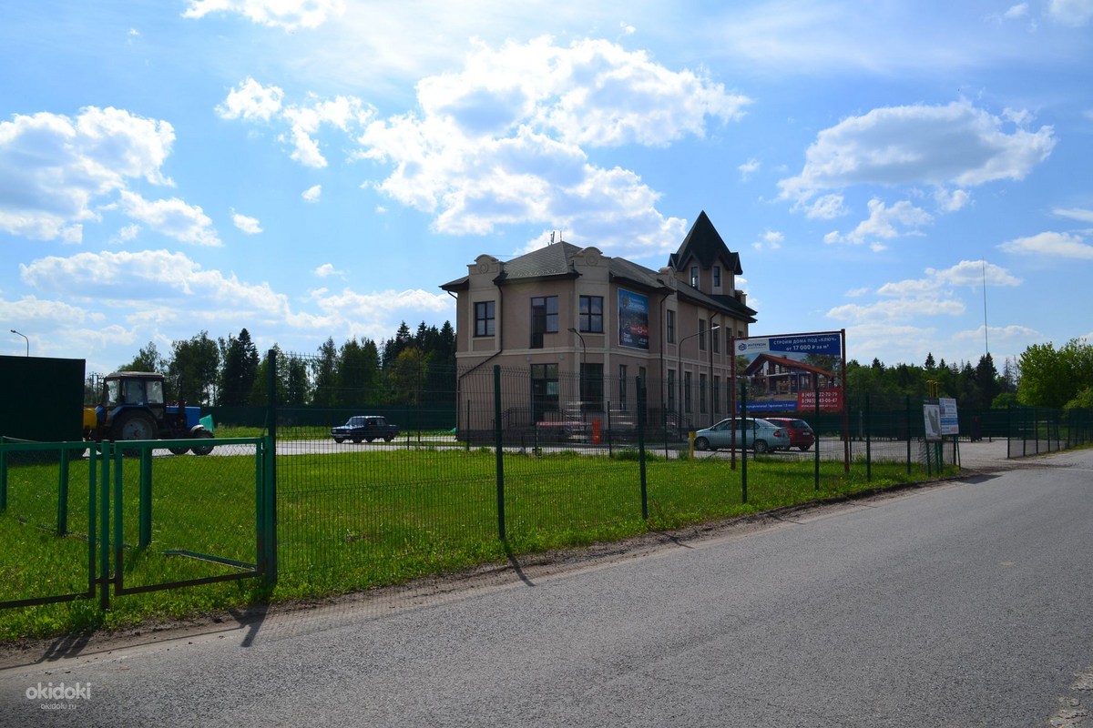 Посёлок примыкающий к городу.