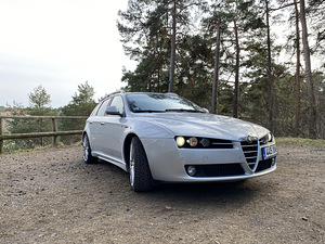 Alfa Romeo 159 Sportwagon 2.4 JTD TI (2 foto / 8)