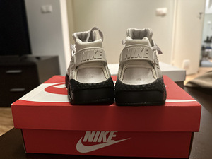 Кроссовки Nike (2 фото из 3)