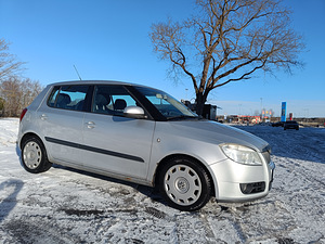 Škoda Fabia (4 foto / 7)