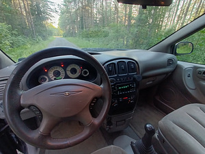 Chrysler Voyager 2.5 105kW (6 foto / 7)