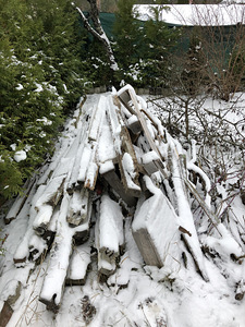 Küttepuud TASUTA (vanad aknaraamid) (2 foto / 4)