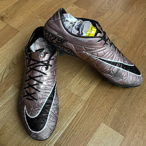 Jalgpalli butsad Nike HYPERVENOM (44) (2 foto / 3)