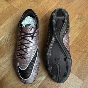 Jalgpalli butsad Nike HYPERVENOM (44) (3 foto / 3)