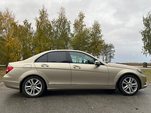 Mercedes-Benz C180 Avantgarde (3 foto / 8)