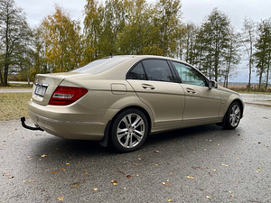 Mercedes-Benz C180 Avantgarde (7 foto / 8)