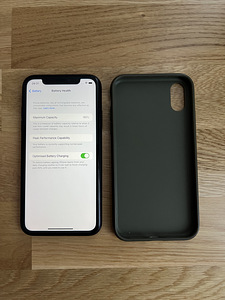 iPhone XR 64 ГБ (2 фото из 3)