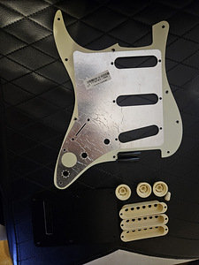 Fender Strat varuosade komplekt (4 foto / 6)