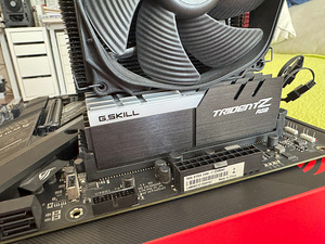 Müüa Intel-i baasil töötav süsteem.