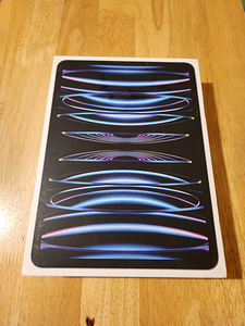 Apple iPad Pro 11" 2022 M2 (Wi-Fi, 256 GB) - Värvus: Silver (8 foto / 10)