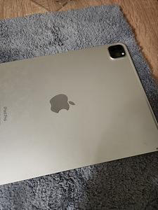 Apple iPad Pro 11" 2022 M2 (Wi-Fi, 256 GB) - Värvus: Silver (9 foto / 10)