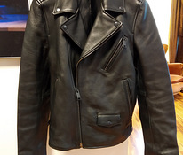 Продам стильную кожаную куртку для подростка 10-15 лет.