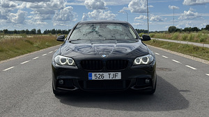 BMW F10 530d (2 foto / 10)