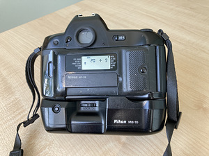 Nikon F90X (2 foto / 9)