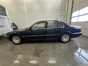 BMW 728i 142kw 2001a (2 foto / 13)