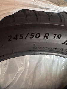 UUTE suverehvide KOMPLEKT Michelin Pilot Sport 4 SUV (2 foto / 4)