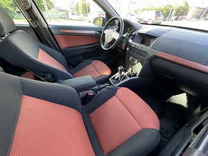 Opel Astra Wagon (7 фото из 15)