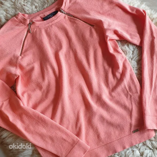 Красивый лососево-розовый свитер Mohito. Внутри размер М, но подходит и S. (фото #1)