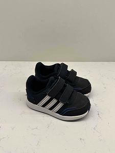 Кроссовки Adidas, размер 23.
