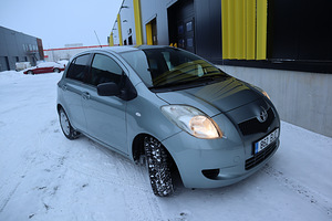 TOYOTA YARIS 1.2 64KW (5 foto / 15)