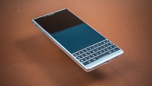 Tippklassi Blackberry Key2 6/128GB, uueväärne (4 foto / 9)