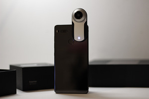 Unikaalne Essential Phone 360 kaameraga, uueväärne (7 foto / 8)