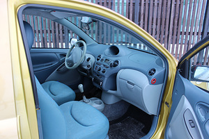 Ökonoomne Toyota Yaris, väga heas korras (10 foto / 10)