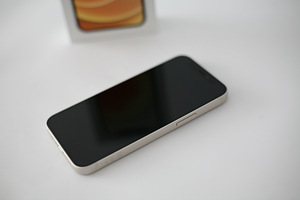 Uueväärne iPhone 12 mini, täiskomplektne (6 foto / 7)