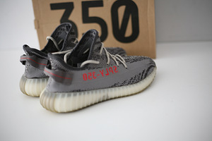 Adidas YEEZY BOOST 350 V2 (1 foto / 4)