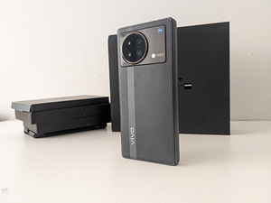 Tippklassi Vivo X Fold+ 12GB/512GB, täiskomplekt (2 foto / 9)
