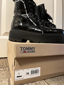Tommy Jeans kleit ja saapad (5 foto / 10)