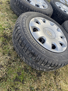Müüa Volkswageni plekkveljed koos naastrehvidega! 15” (1 foto / 8)