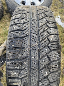 Müüa Volkswageni plekkveljed koos naastrehvidega! 15” (6 foto / 8)