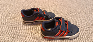 Кроссовки Adidas, размер 26
