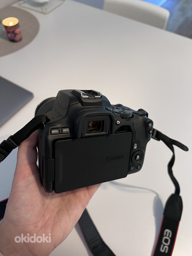 Canon EOS 250D + EF-S 18–55 мм IS II + EF 75–300 мм III (фото #2)
