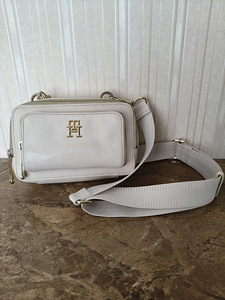 Müüa Tommy Hilfiger crossover-kott / cross-body kott (1 foto / 8)