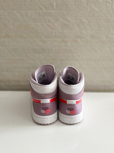 Nike Air Jordan Valentine’s Day (2 foto / 3)