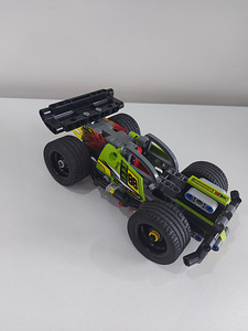 Lego Technic Гоночный автомобиль с откидным верхом (2 фото из 3)