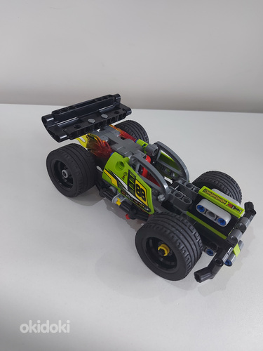 Lego Technic Гоночный автомобиль с откидным верхом (фото #2)