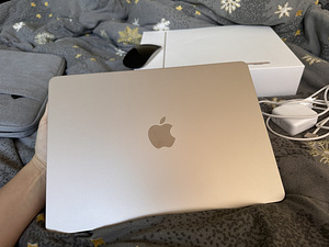 Macbook (4 foto / 4)