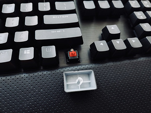 Corsair K70 LUX Cherry MX Red (2 foto / 2)