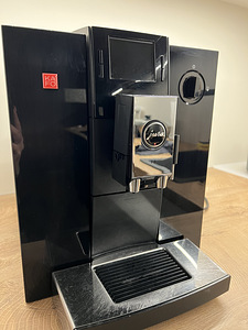Jura F9 (1 foto / 3)