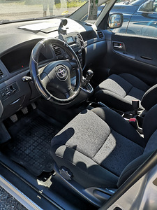 Toyota Corolla Verso (5 foto / 5)