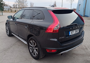 VOLVO XC60 2010 (4 foto / 15)