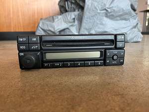Mercedes-Benz MF2297 CD-Radio A1708200086 (2 foto / 4)