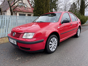 Volkswagen Bora 1.6 77KW (8 foto / 12)
