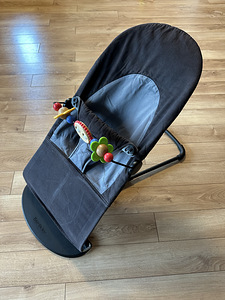 Babybörn lamamistool koos kahe katte ja mänguasjaga (2 foto / 3)