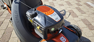 Husqvarna LC 348VE самоходная бензиновая газонокосилка (2 фото из 5)